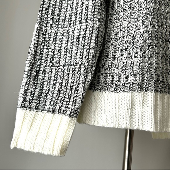 🌸NWT Charcoal & Ivory Hooded Ribbed Knit Sweater with Tassel String. Size: M - Picture 6 of 7